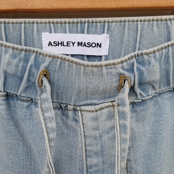 Ashley Mason Joggers Light Wash - Picture 7 of 10